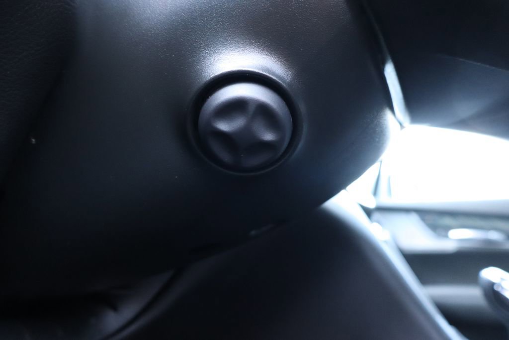 Used 2025 Cadillac XT6 Premium Luxury image 16