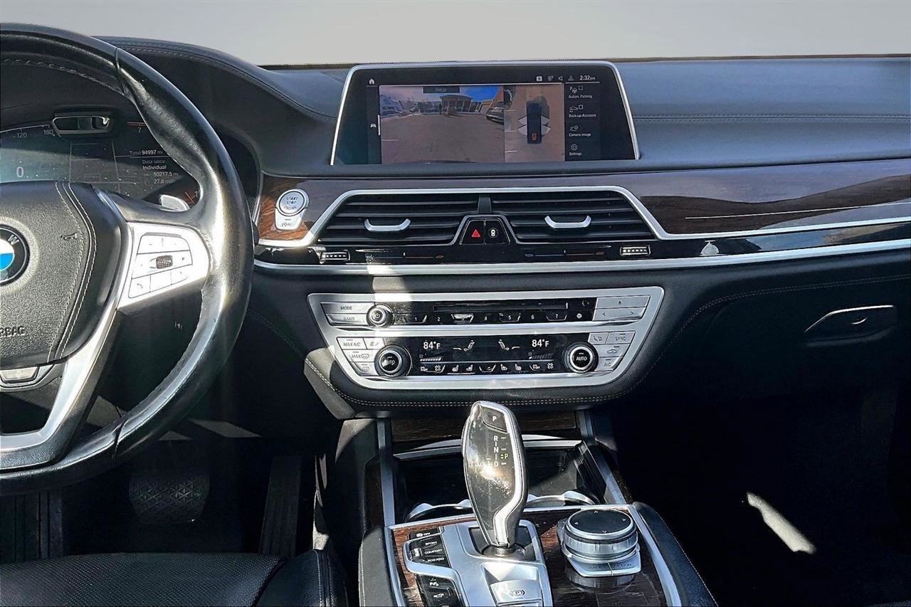 Used 2020 BMW 740i xDrive image 9