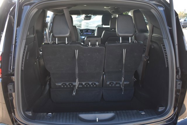 Used 2025 Chrysler Pacifica Select image 18