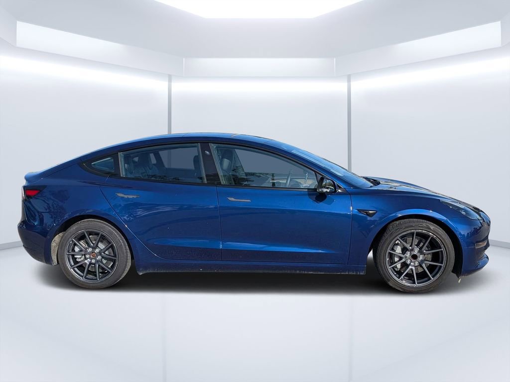 Used 2022 Tesla Model 3 Standard Range image 2