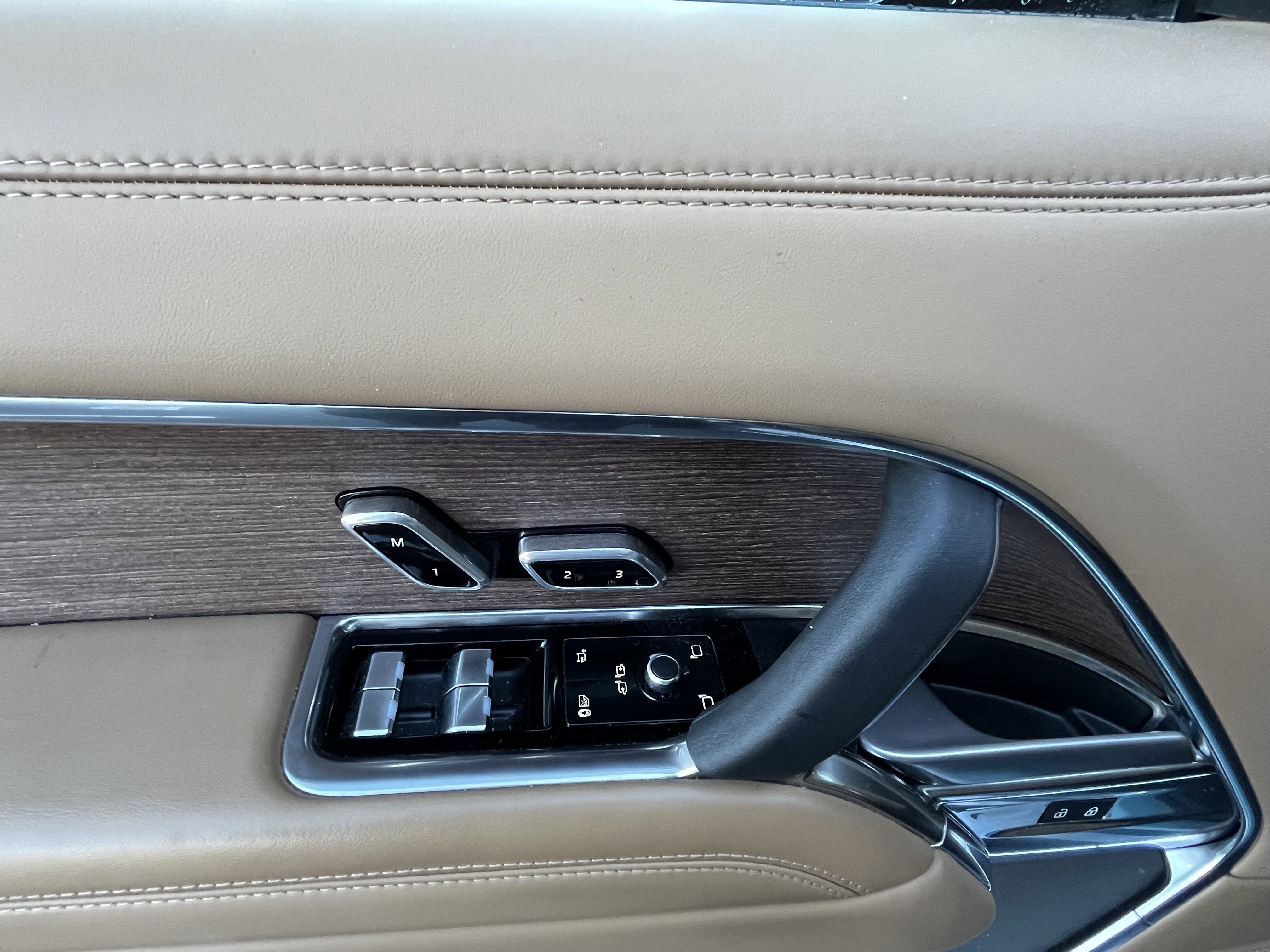 Certified 2023 Land Rover Range Rover SE image 14