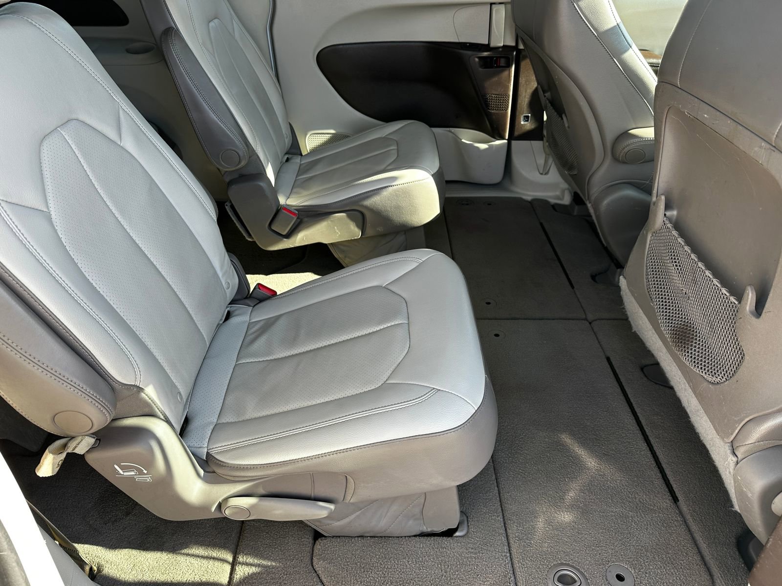 Used 2018 Chrysler Pacifica Touring-L image 16