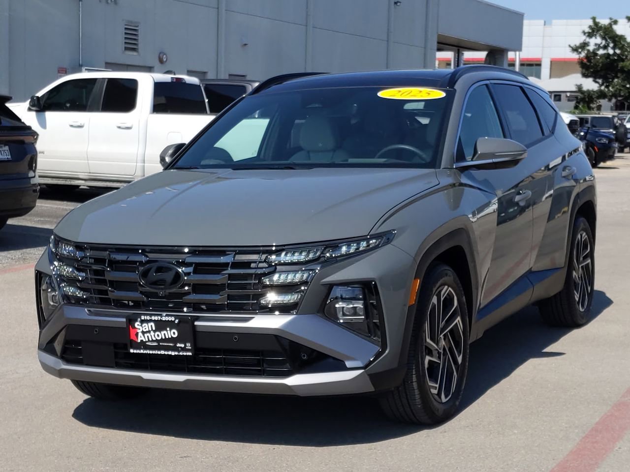 Used 2025 Hyundai Tucson Limited image 4
