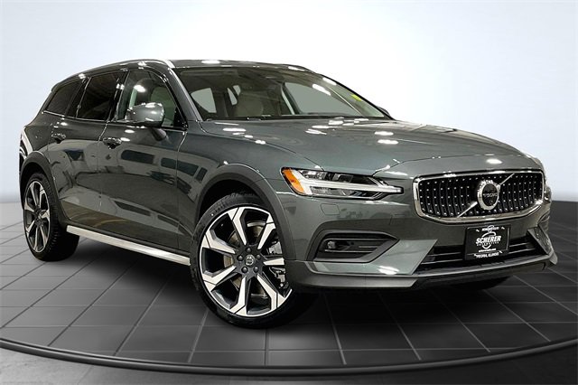New 2026 Volvo V60 B5 Cross Country Ultra w/ Climate Package image 3
