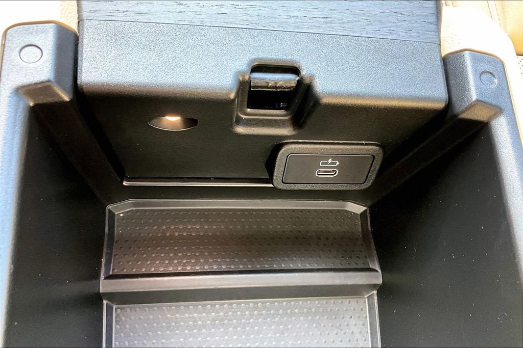 Used 2023 BMW 330e image 35