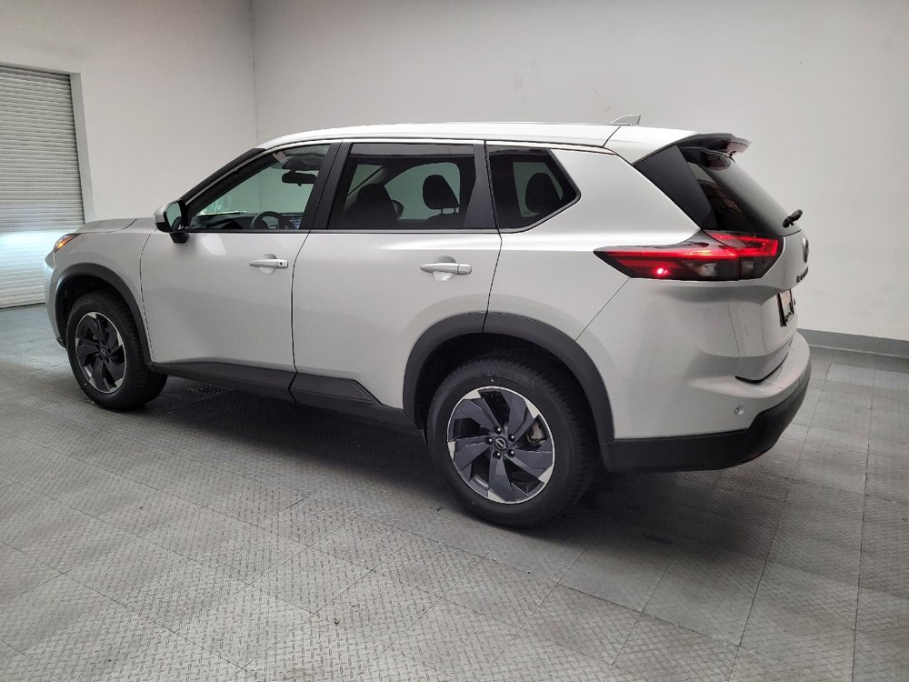 Used 2024 Nissan Rogue SV image 3