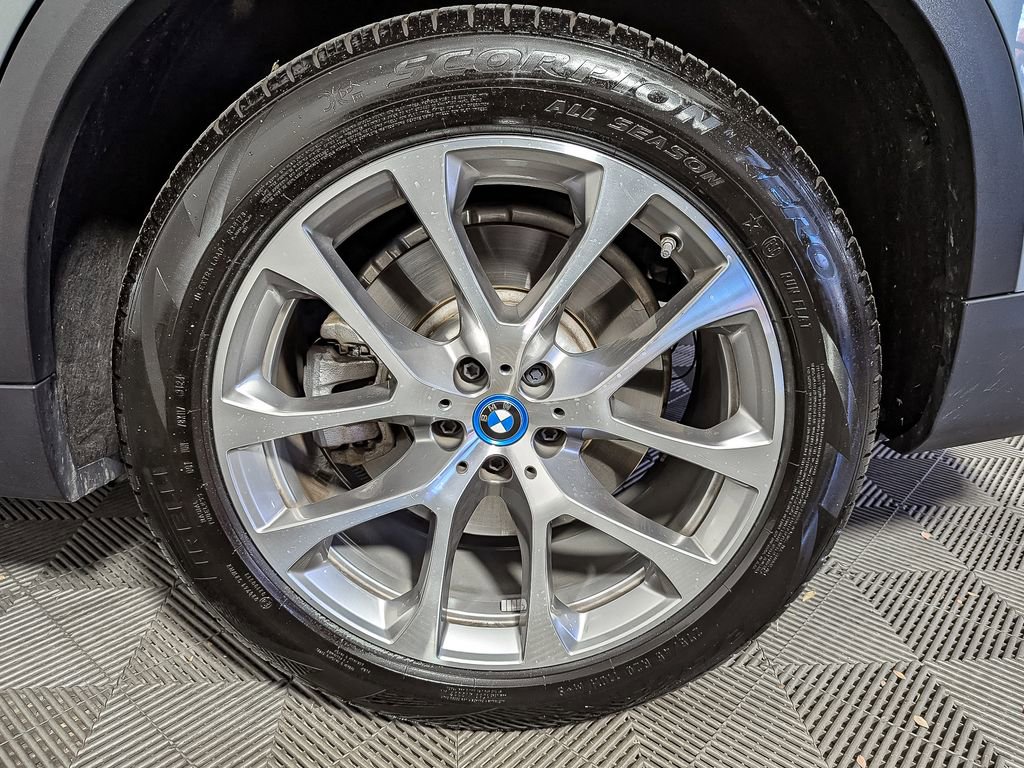 Used 2025 BMW X5 xDrive50e w/ Premium Package image 47