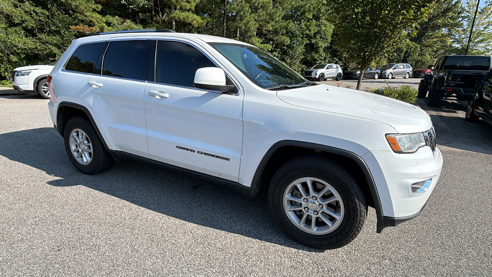 Used 2020 Jeep Grand Cherokee Laredo RWD image 5
