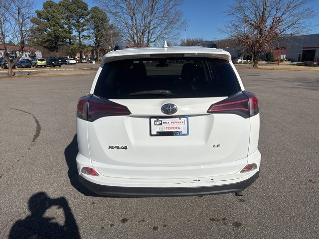 Used 2018 Toyota RAV4 LE image 4