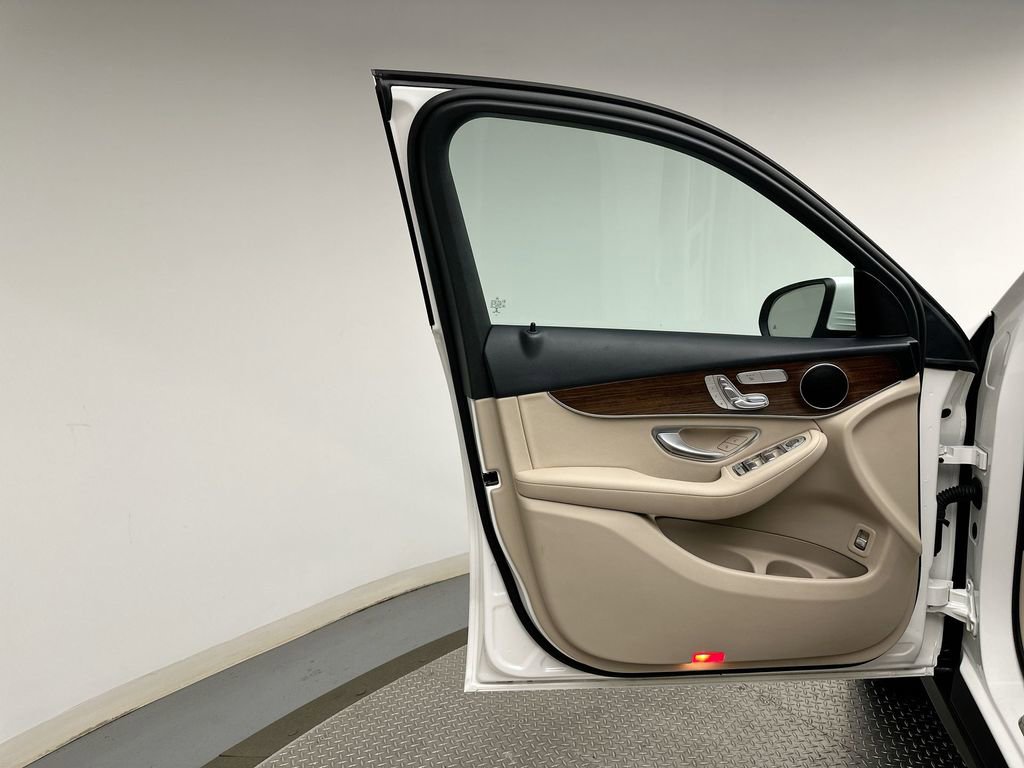 Used 2022 Mercedes-Benz GLC 300 4MATIC image 21