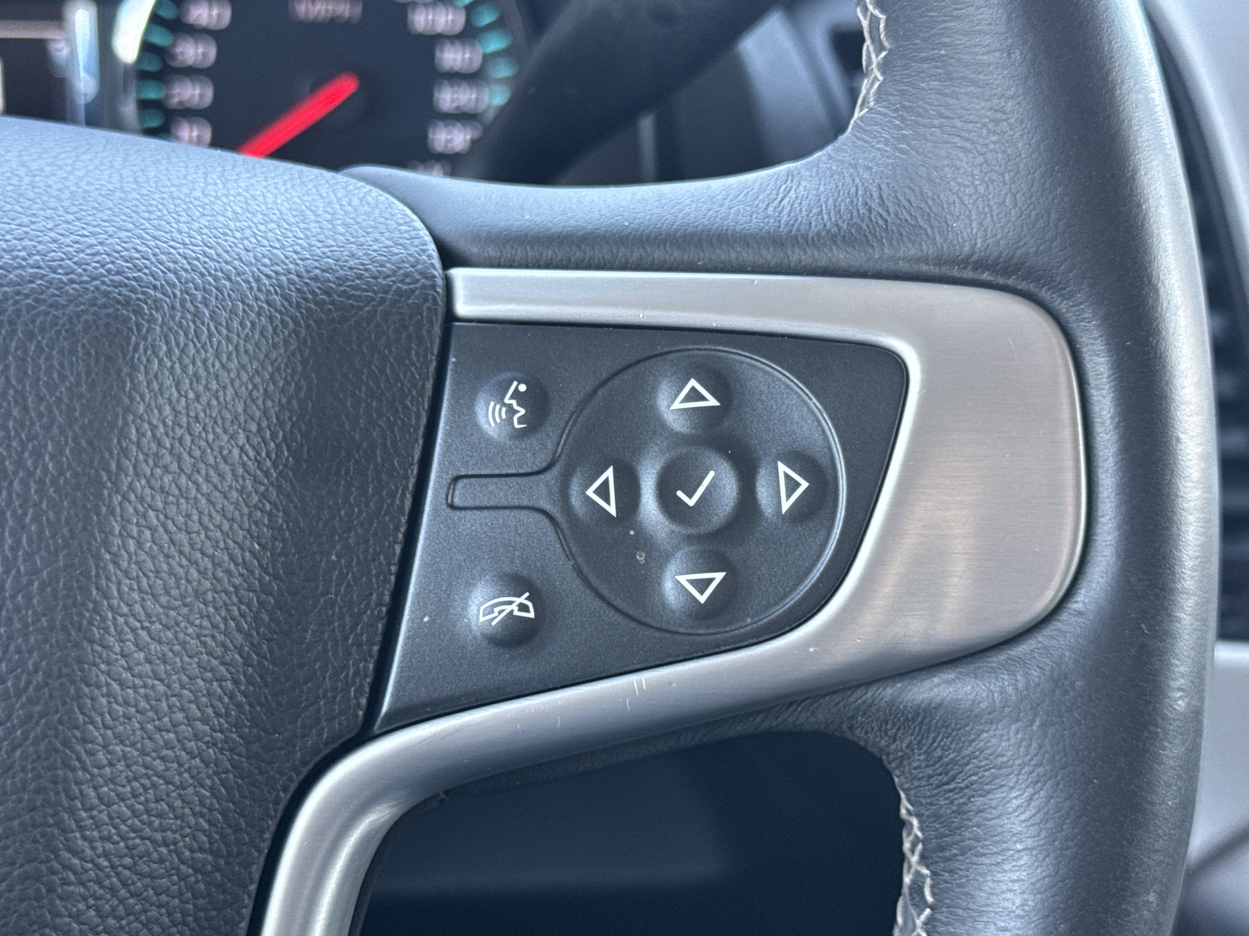 Used 2018 GMC Yukon SLT w/ Open Road Package image 18