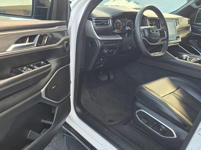 Used 2024 Jeep Wagoneer Series II w/ Flexible Seating Group RWD image 9