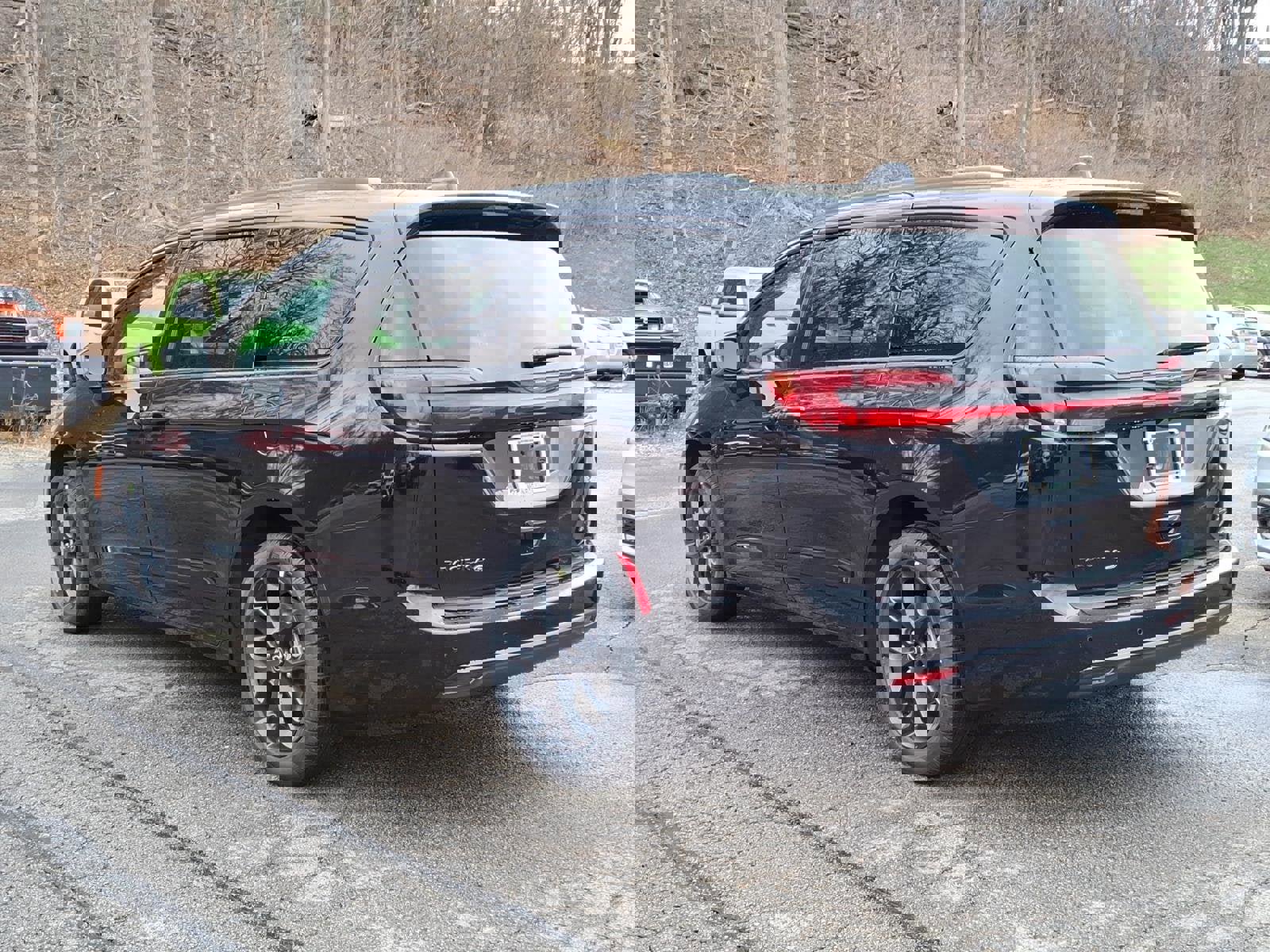 New 2026 Chrysler Pacifica Select image 3