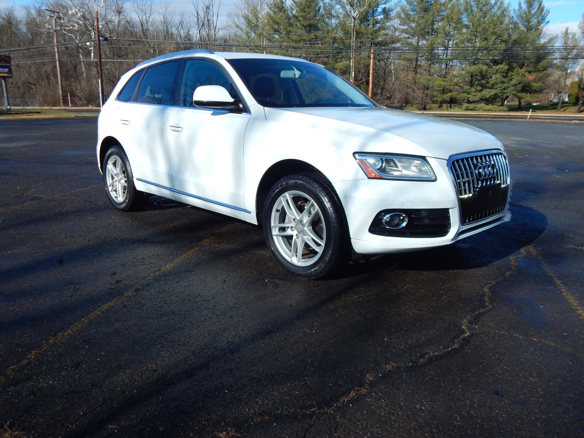 Used 2017 Audi Q5 2.0T Premium Plus w/ Technology Package image 4