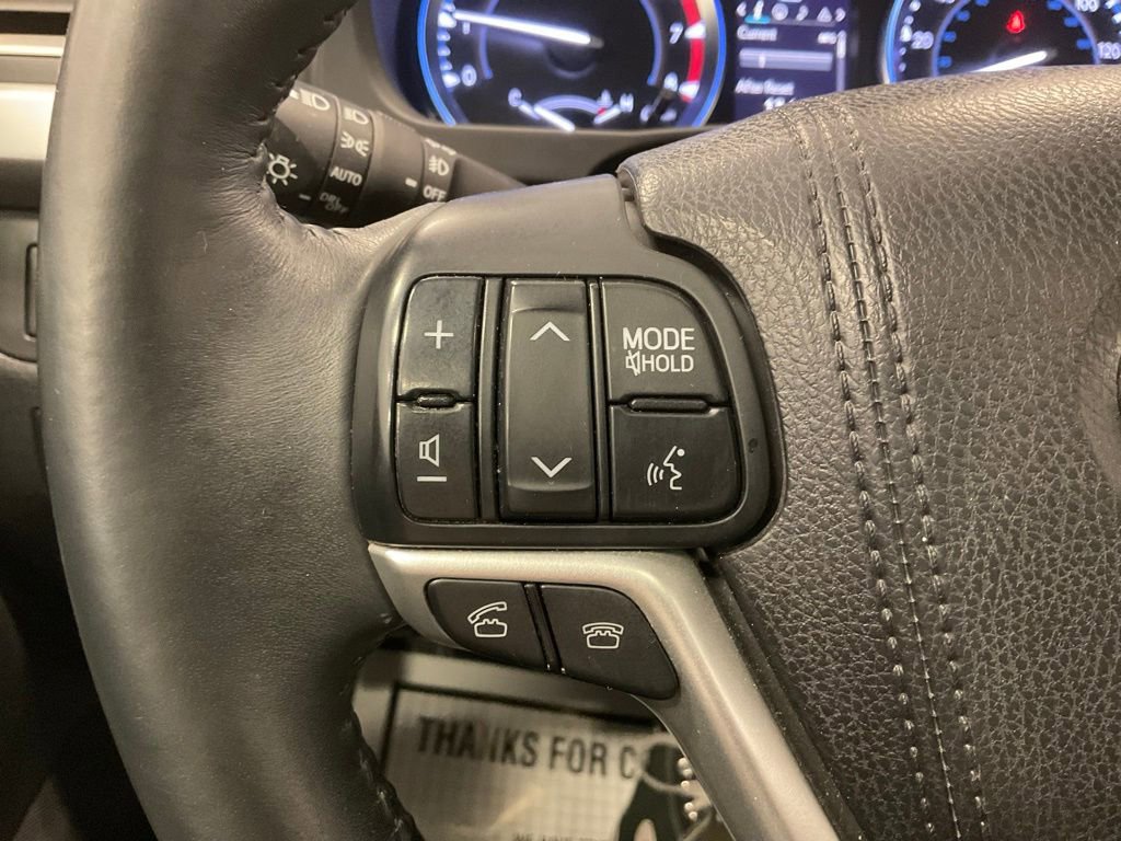 Used 2016 Toyota Highlander XLE AWD/4WD image 22