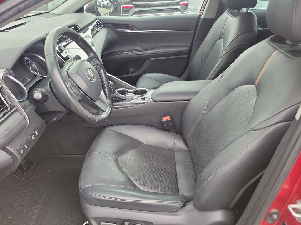 Used 2020 Toyota Camry XLE image 16