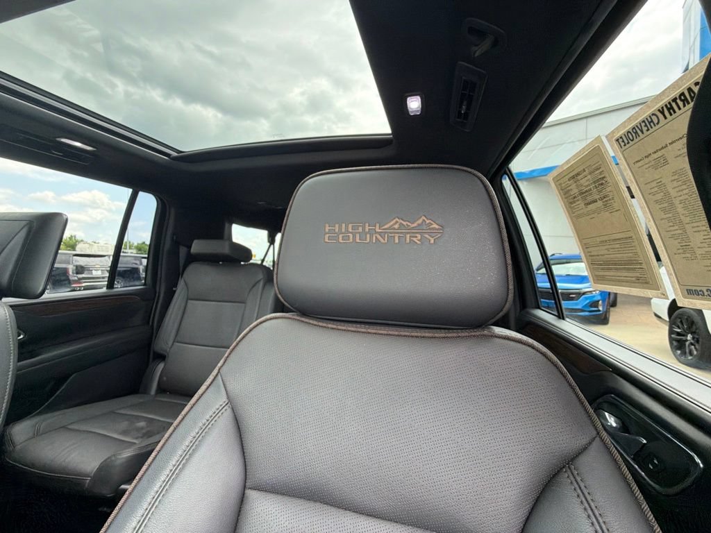 Used 2023 Chevrolet Suburban High Country w/ Premium Package 2 AWD/4WD image 23