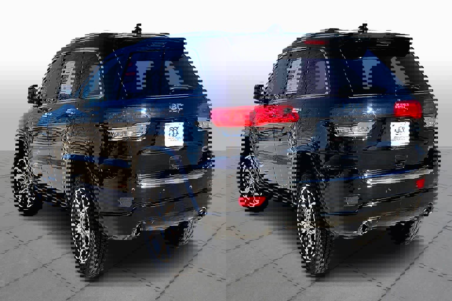 Used 2019 Jeep Grand Cherokee Overland image 10