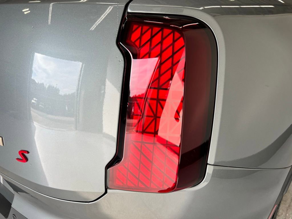 Certified 2025 MINI Cooper Countryman S image 9