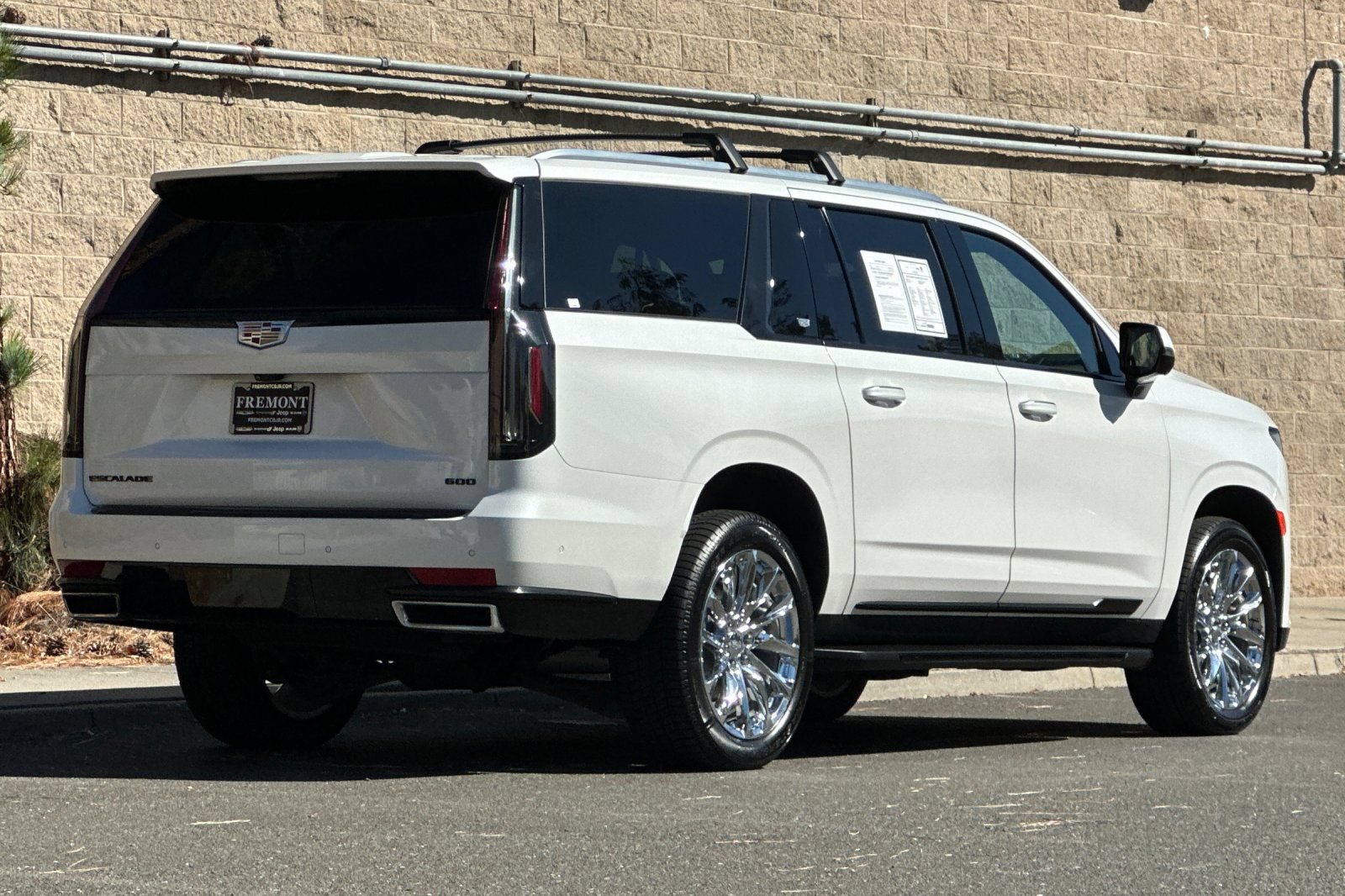 Used 2023 Cadillac Escalade ESV Premium Luxury w/ LPO, Radiant Package AWD/4WD image 3