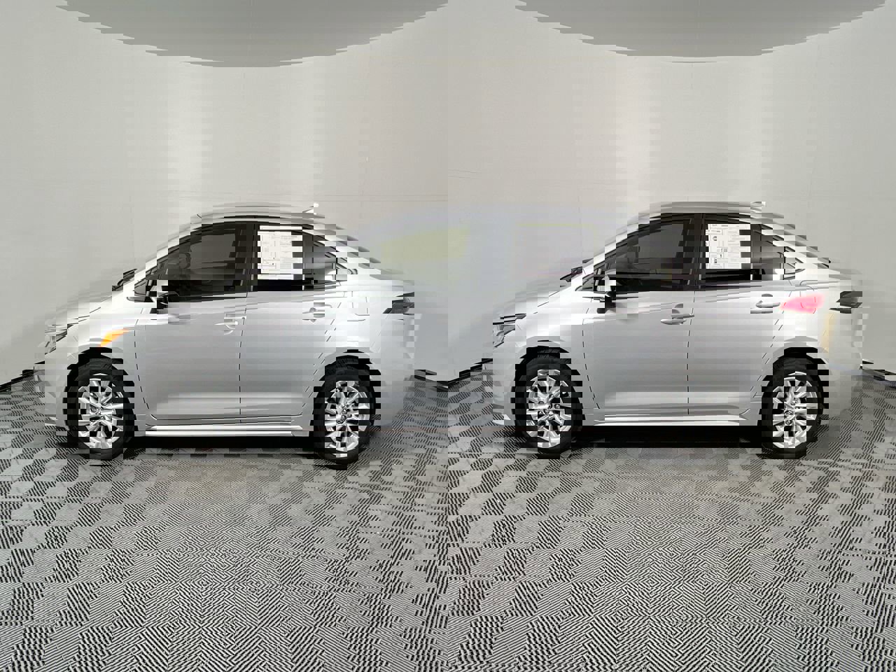 Used 2025 Toyota Corolla LE image 6