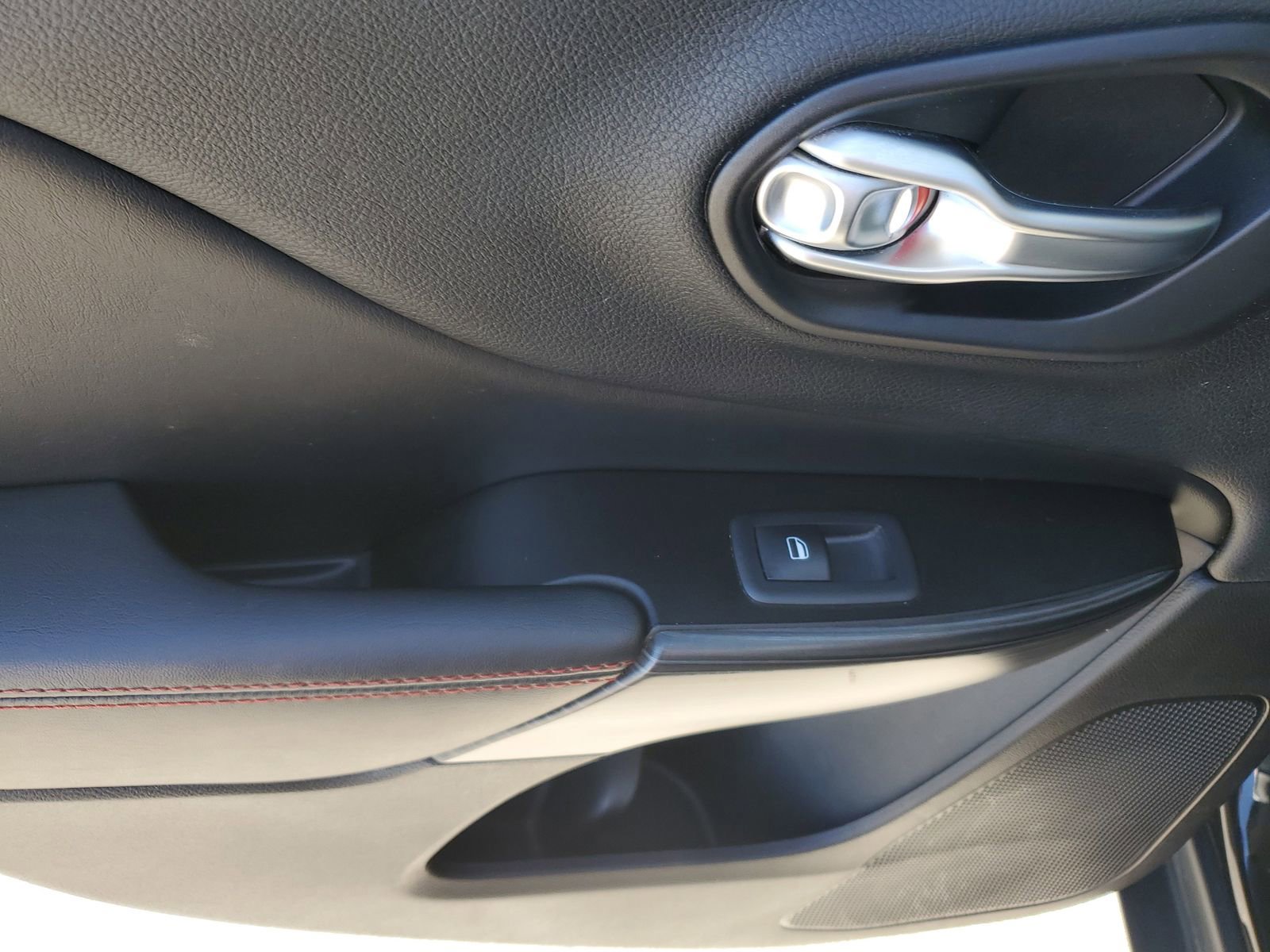 Used 2014 Jeep Cherokee Trailhawk w/ Leather Interior Group AWD/4WD image 15