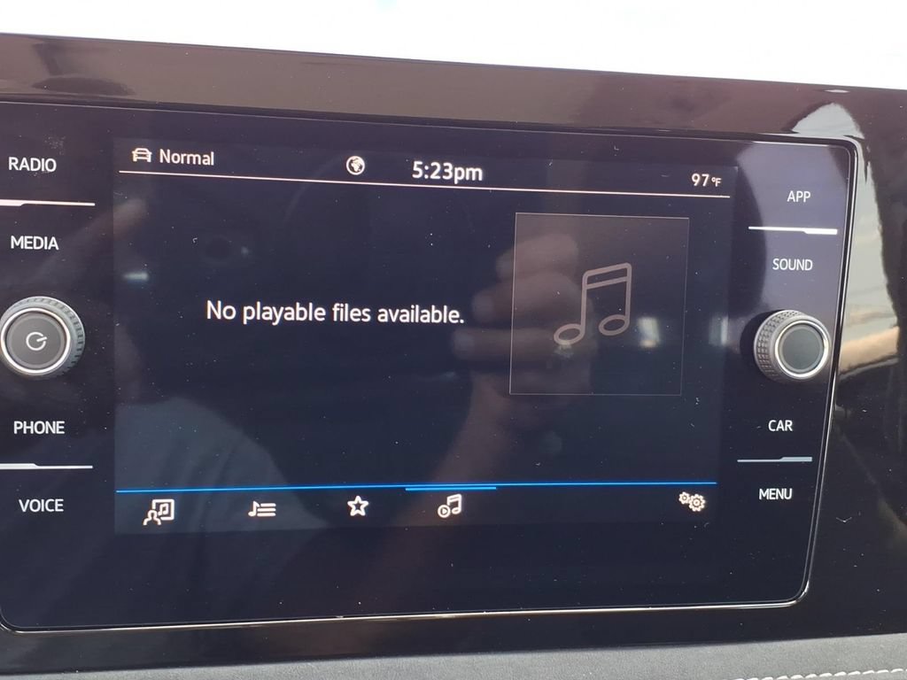 Certified 2025 Volkswagen Taos SE AWD/4WD image 14