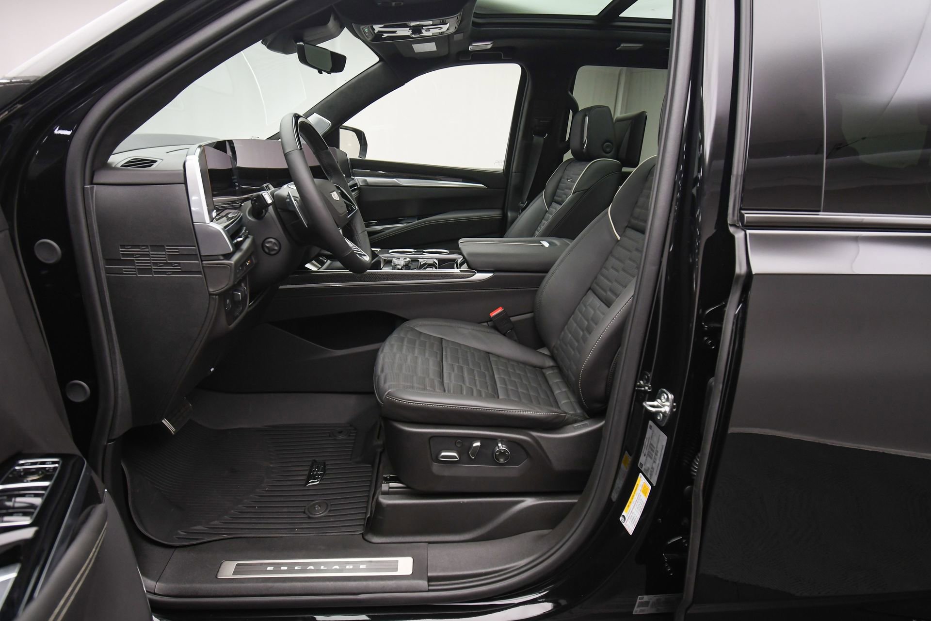 Used 2025 Cadillac Escalade V w/ LPO, ONYX Package image 24