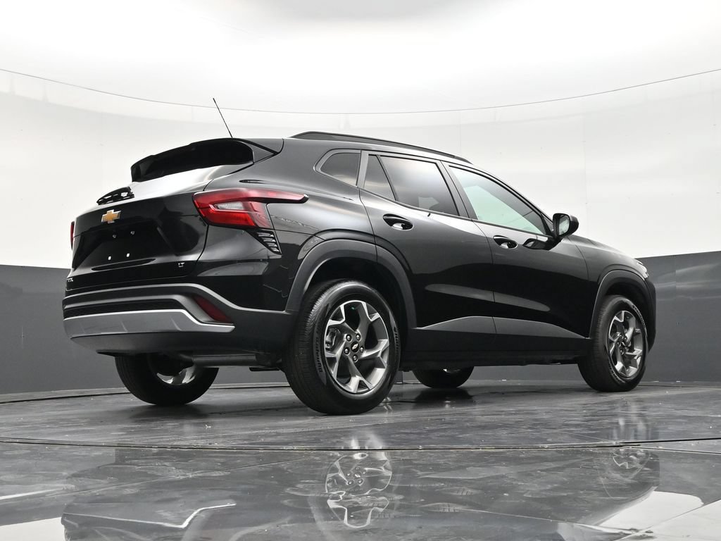 Used 2025 Chevrolet Trax LT w/ Driver Confidence Package FWD image 21