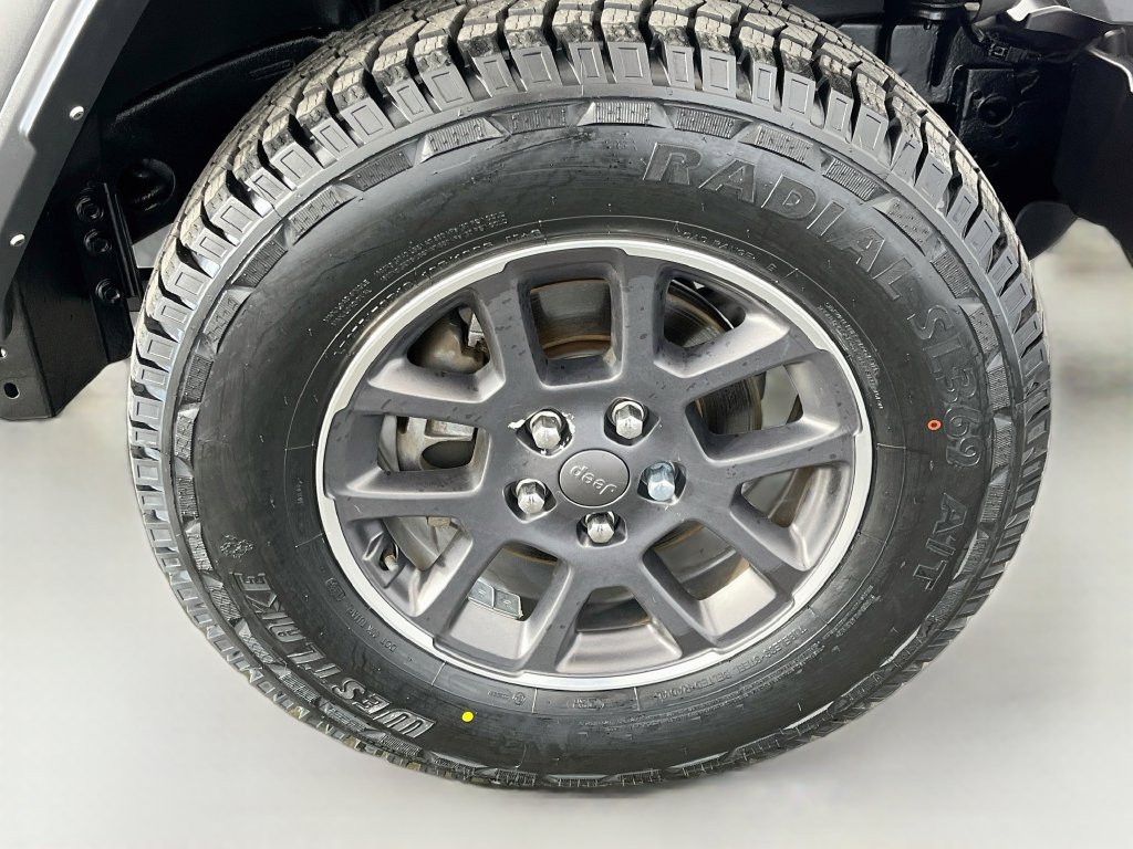 Used 2023 Jeep Gladiator Sport AWD/4WD image 33