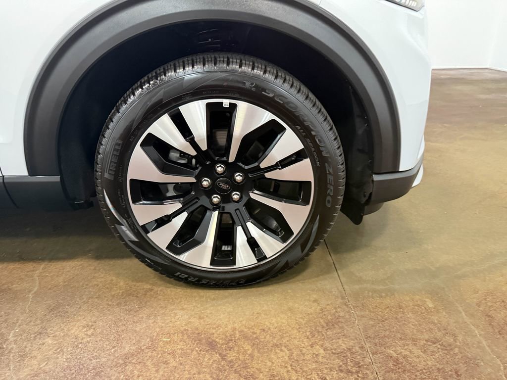 Used 2025 Ford Explorer Platinum w/ LUX Leather Package image 91