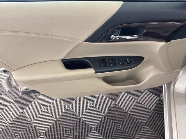 Used 2017 Honda Accord EX image 23