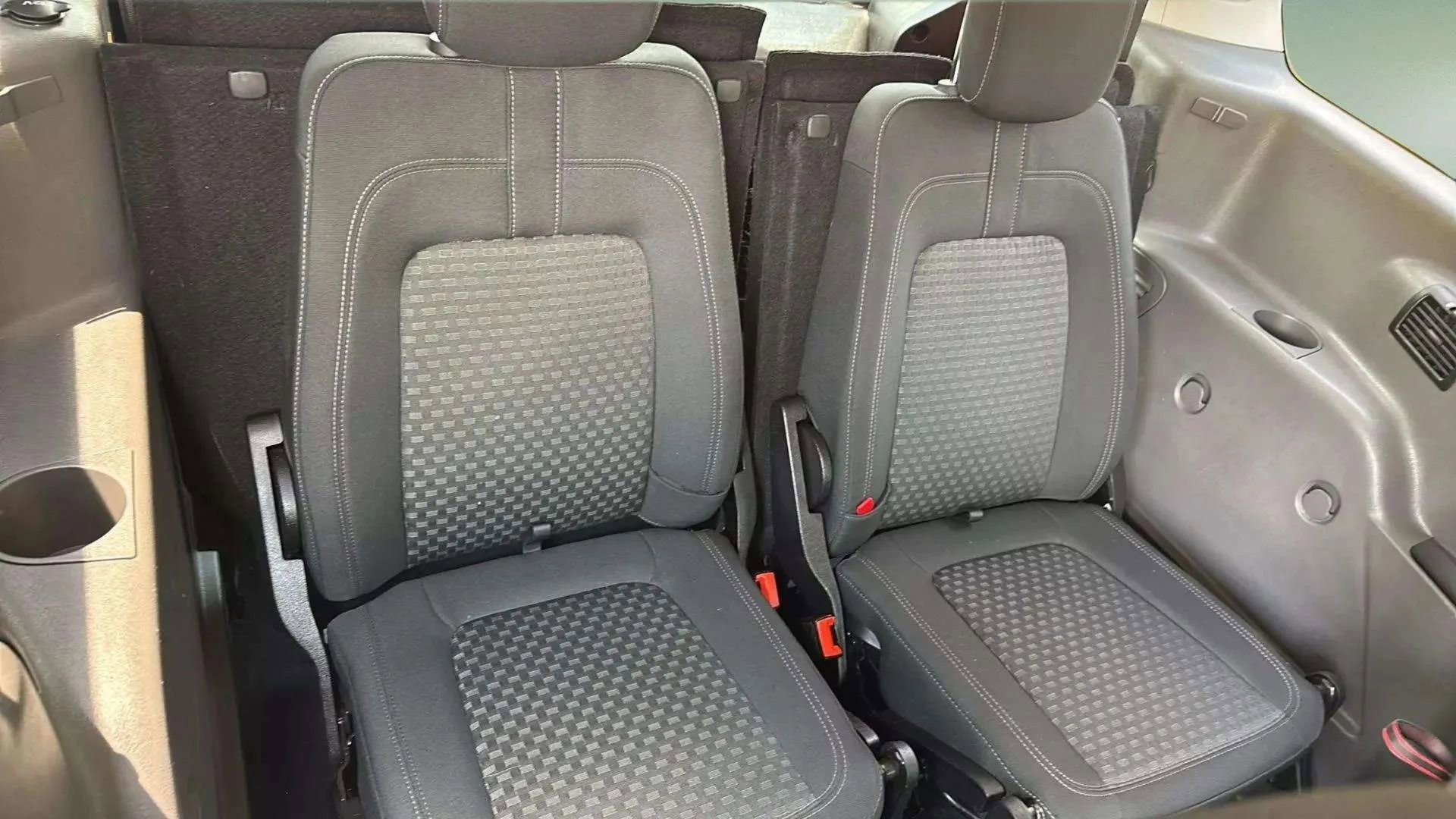 Used 2020 Ford Transit Connect XLT image 25