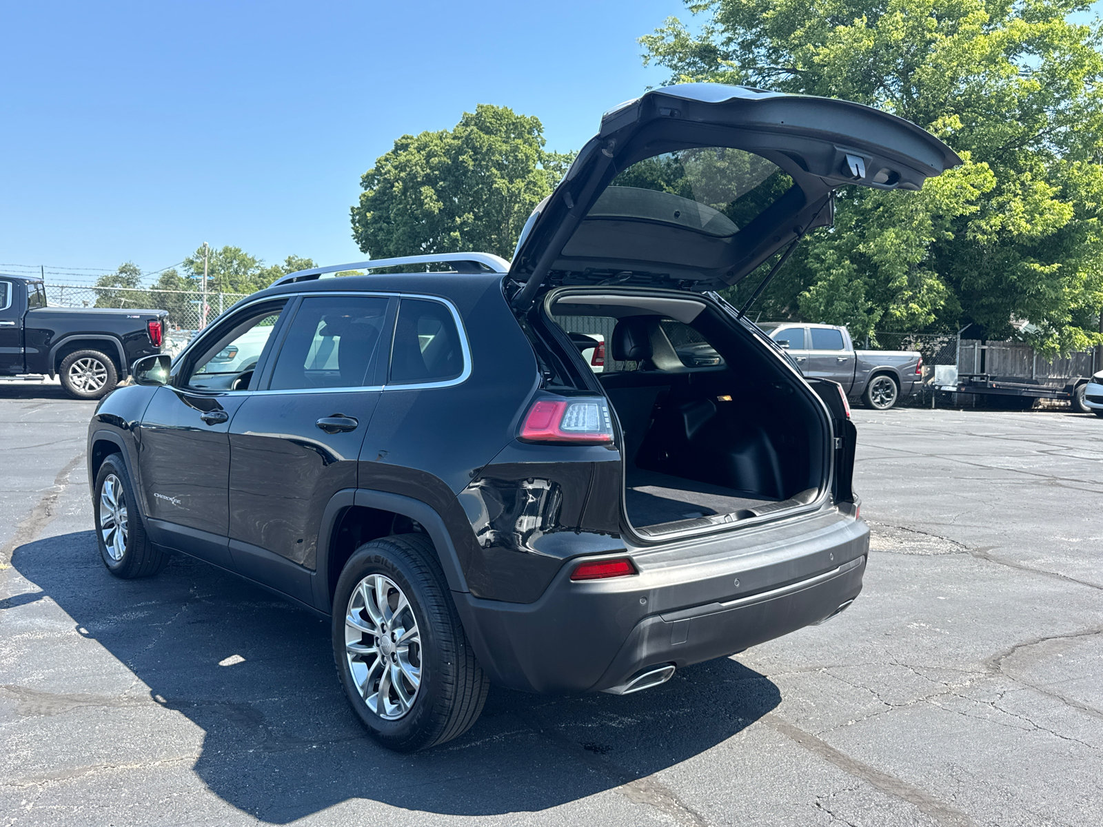 Used 2021 Jeep Cherokee Latitude Lux w/ Comfort/Convenience Group FWD image 18