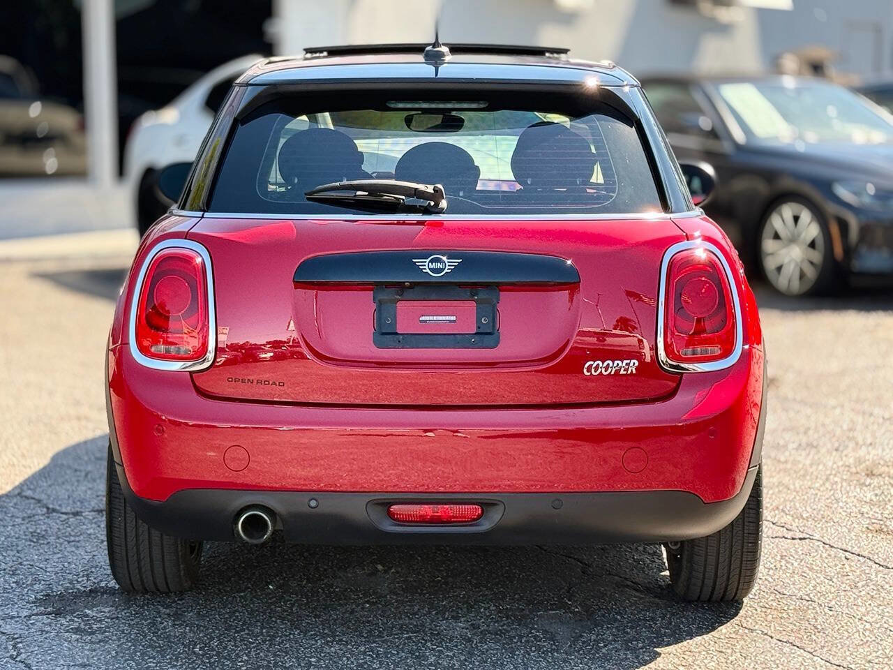 Used 2021 MINI Cooper 4-Door Hardtop image 6