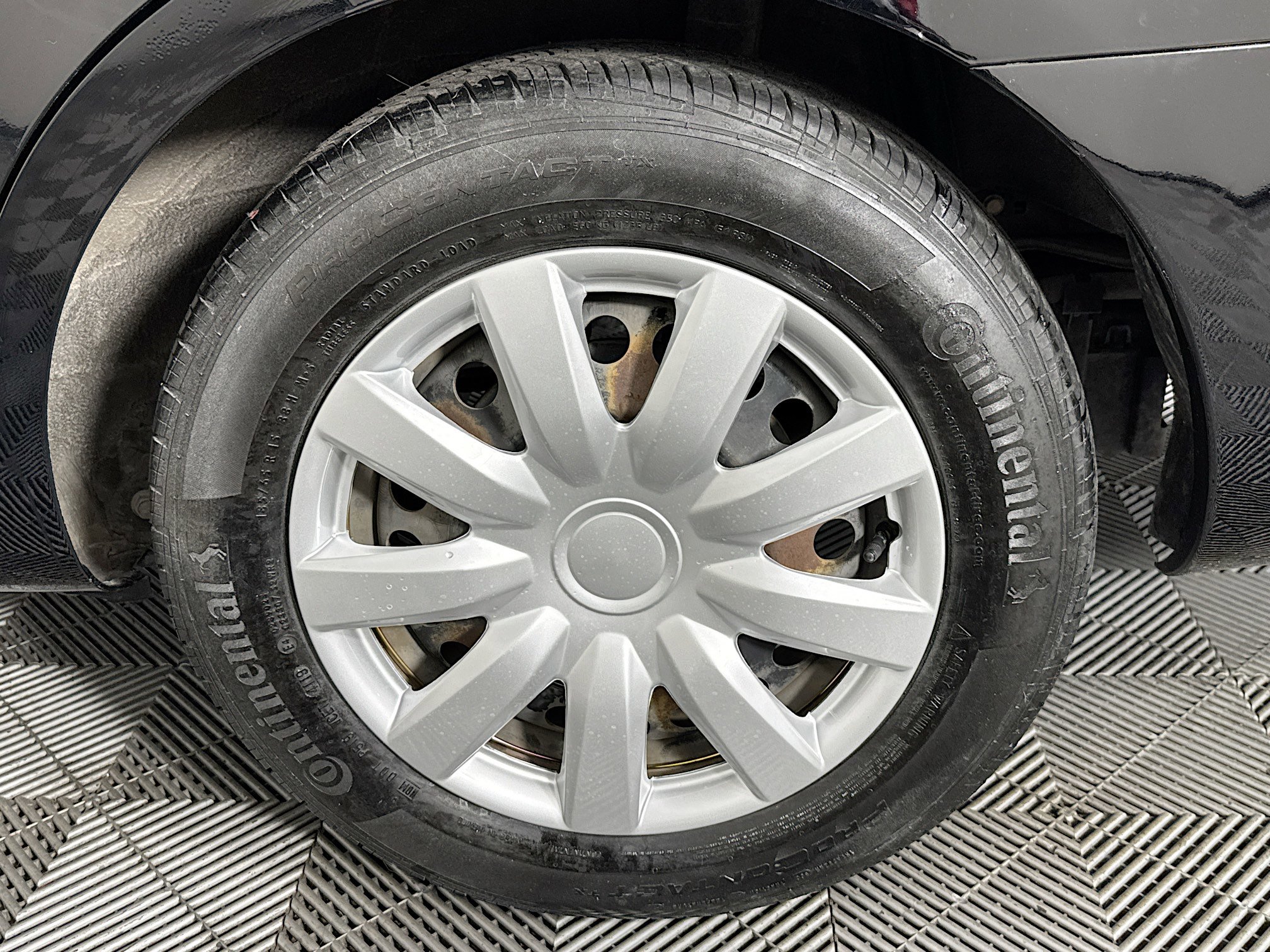 Used 2019 Nissan Versa SV image 35