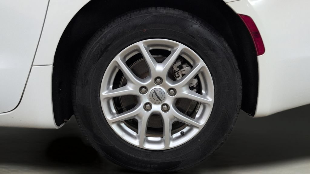 Used 2023 Chrysler Voyager LX FWD image 31