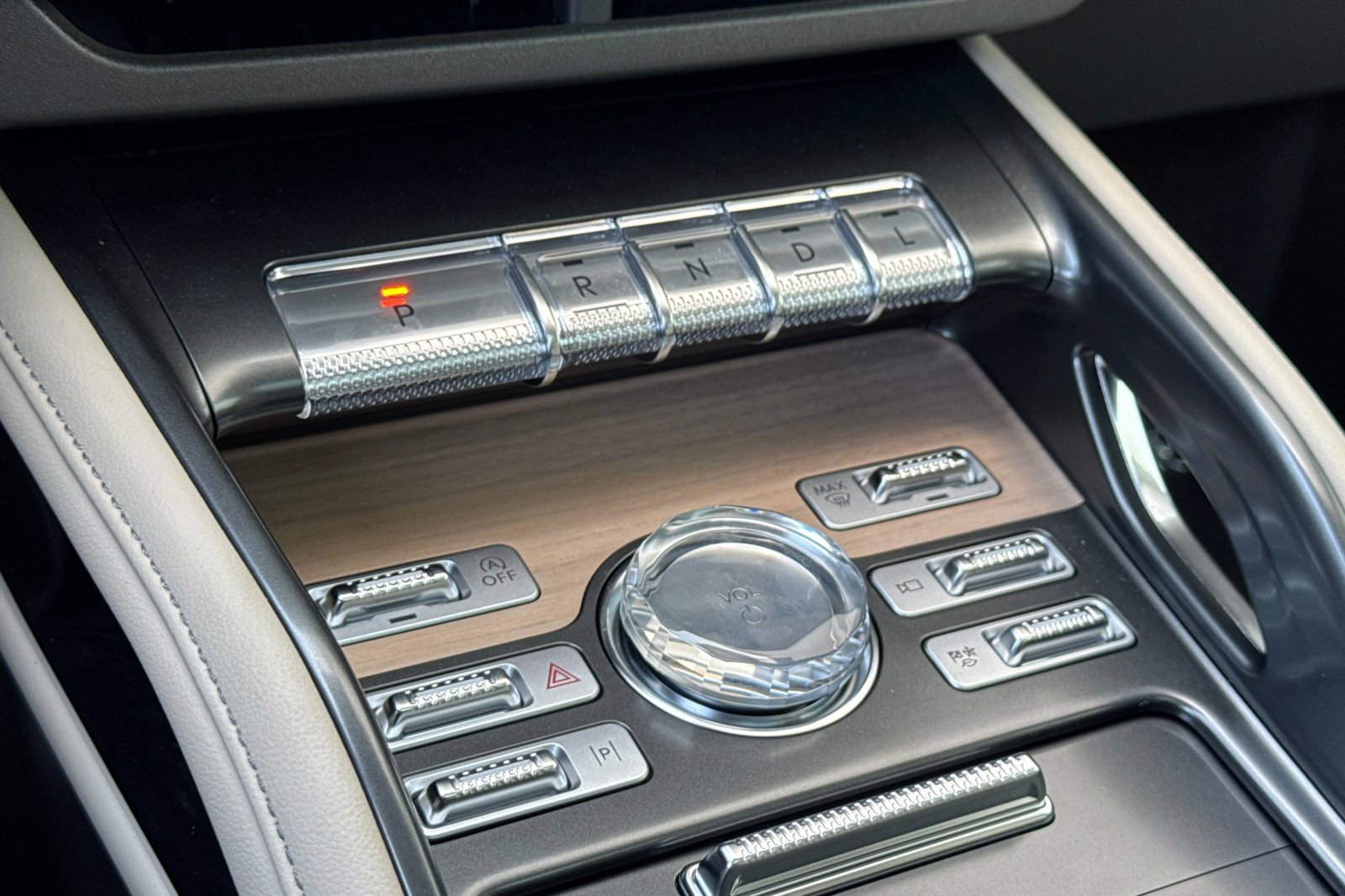 New 2025 Lincoln Nautilus Reserve w/ Jet Appearance Package image 21