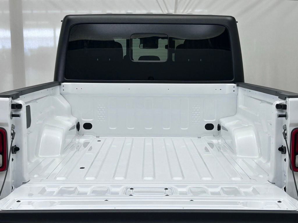 New 2025 Jeep Gladiator Sport image 10