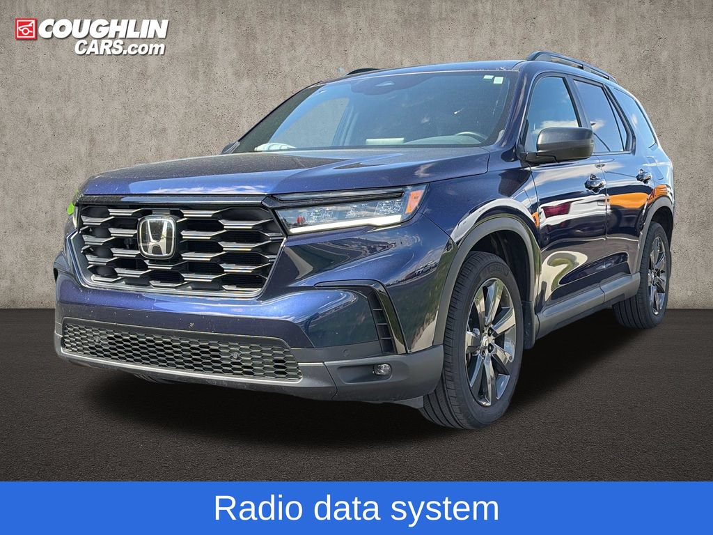 Used 2025 Honda Pilot Sport image 4