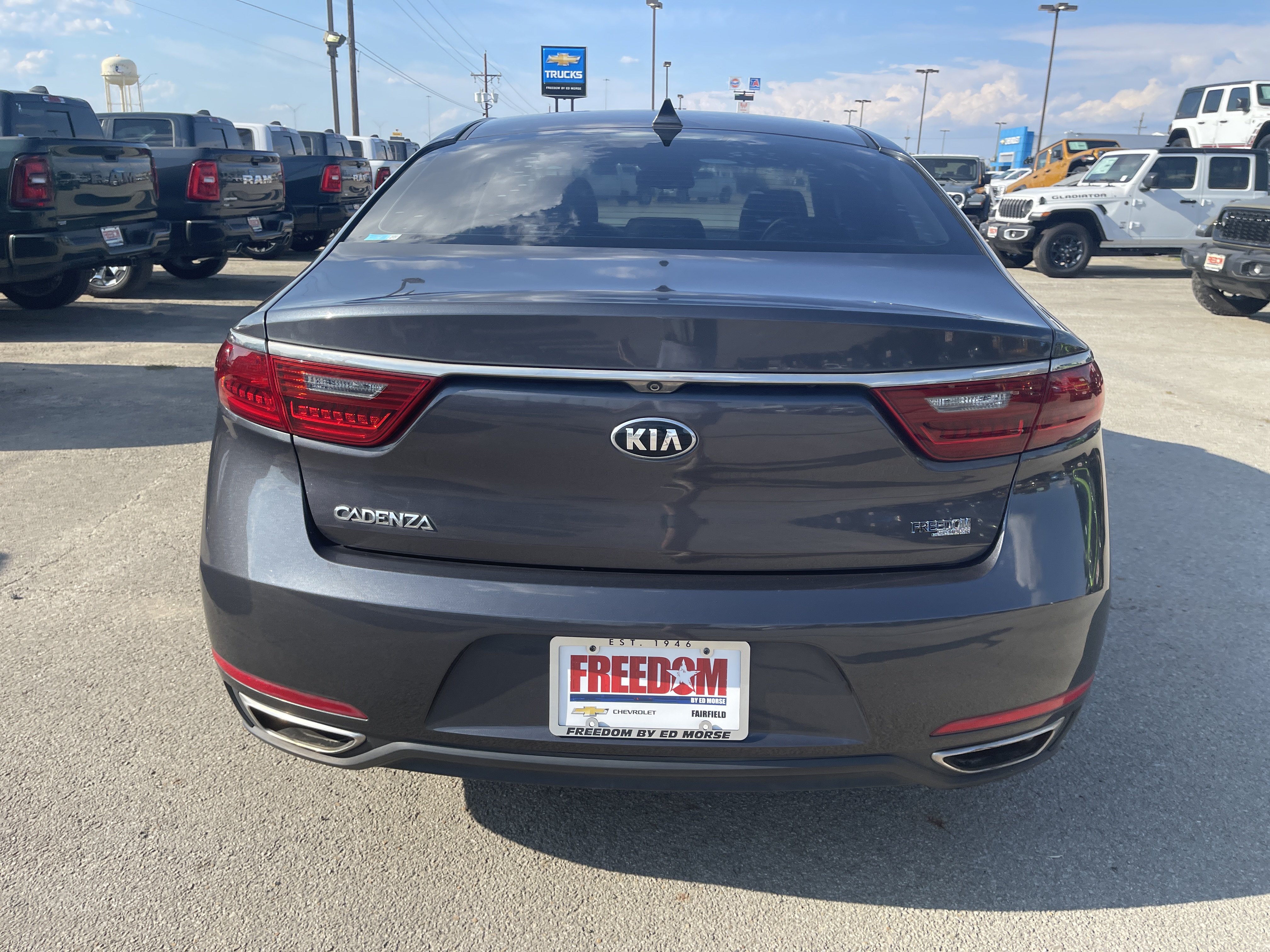 Used 2017 Kia Cadenza Premium FWD image 5