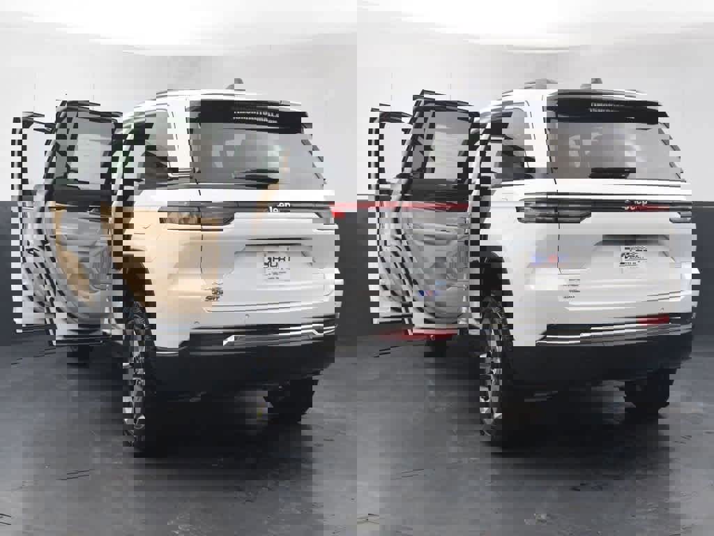 New 2024 Jeep Grand Cherokee Limited 4xe image 37