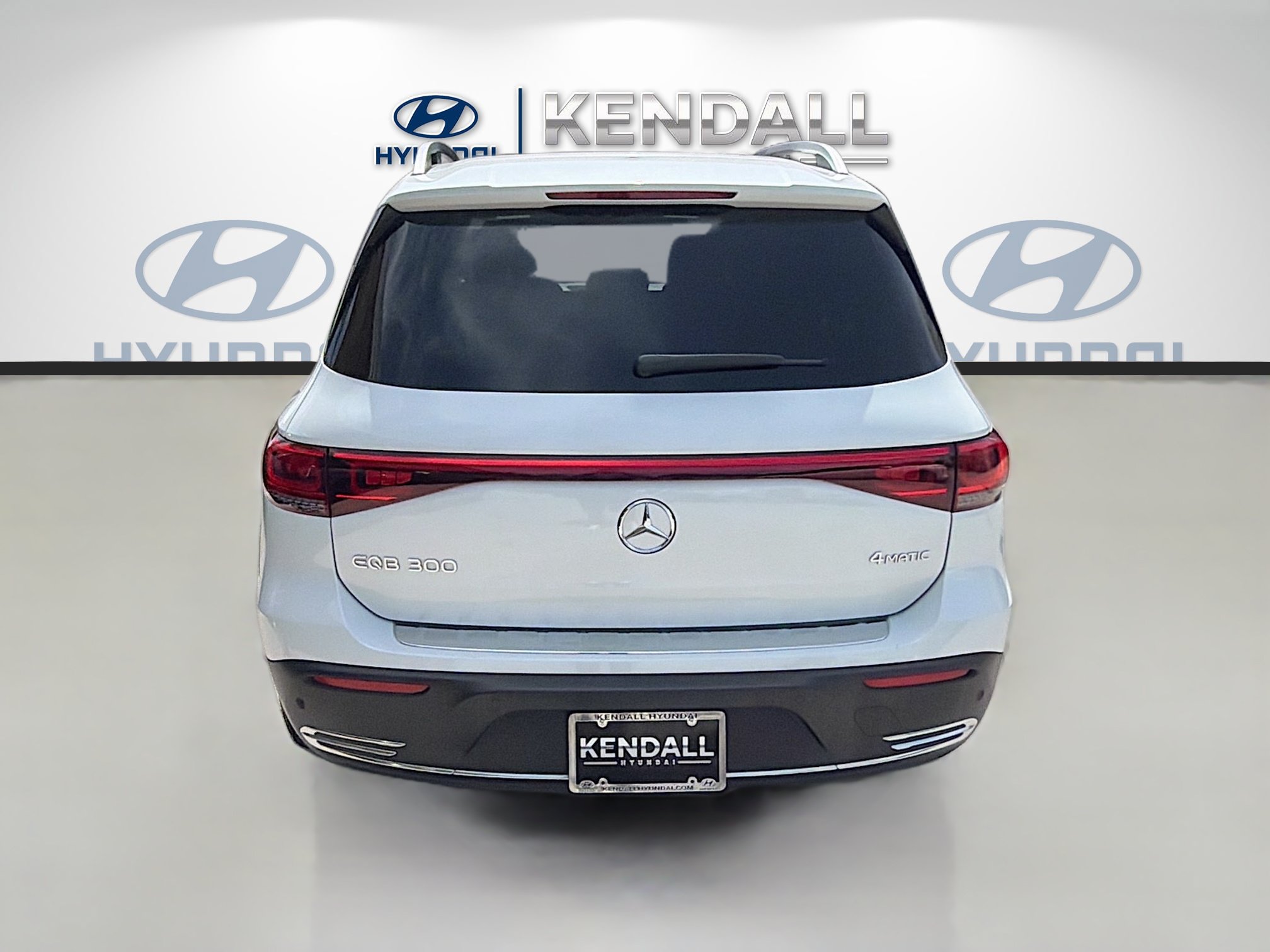 Used 2023 Mercedes-Benz EQB 300 4MATIC image 5