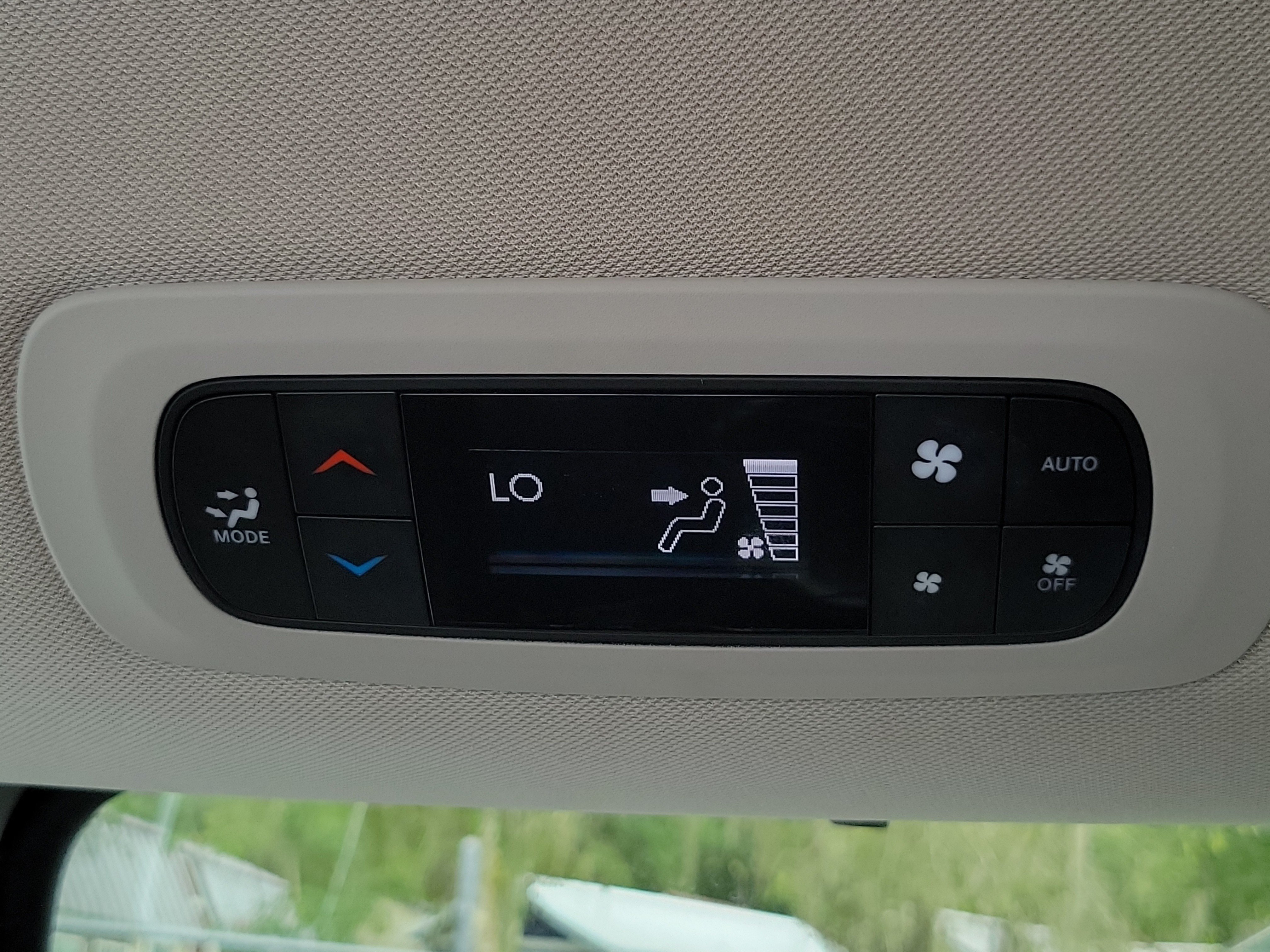 Used 2023 Chrysler Pacifica Touring-L FWD image 23