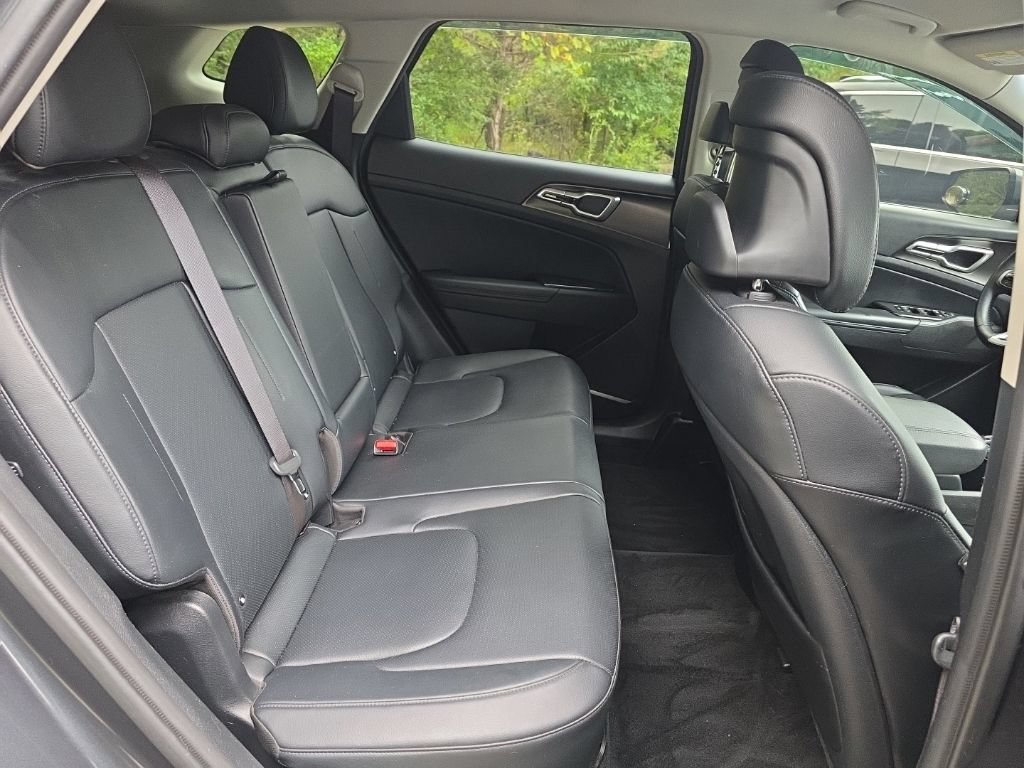 Used 2023 Kia Sportage EX AWD/4WD image 17