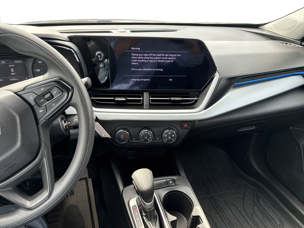 Used 2024 Chevrolet Trax LS w/ LS Convenience Package image 9