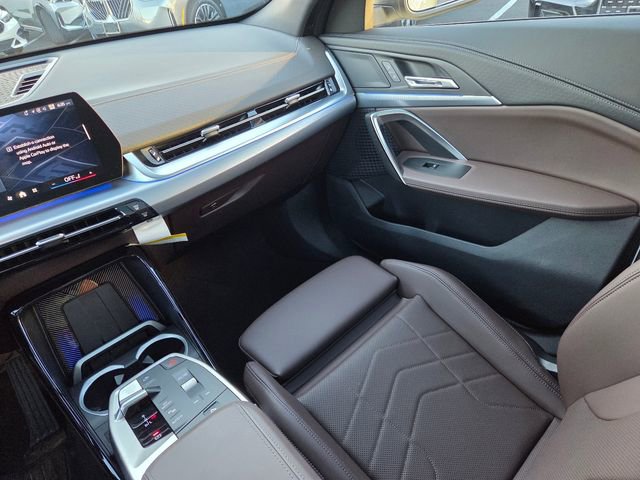 Used 2025 BMW X2 xDrive28i w/ Technology Package image 16