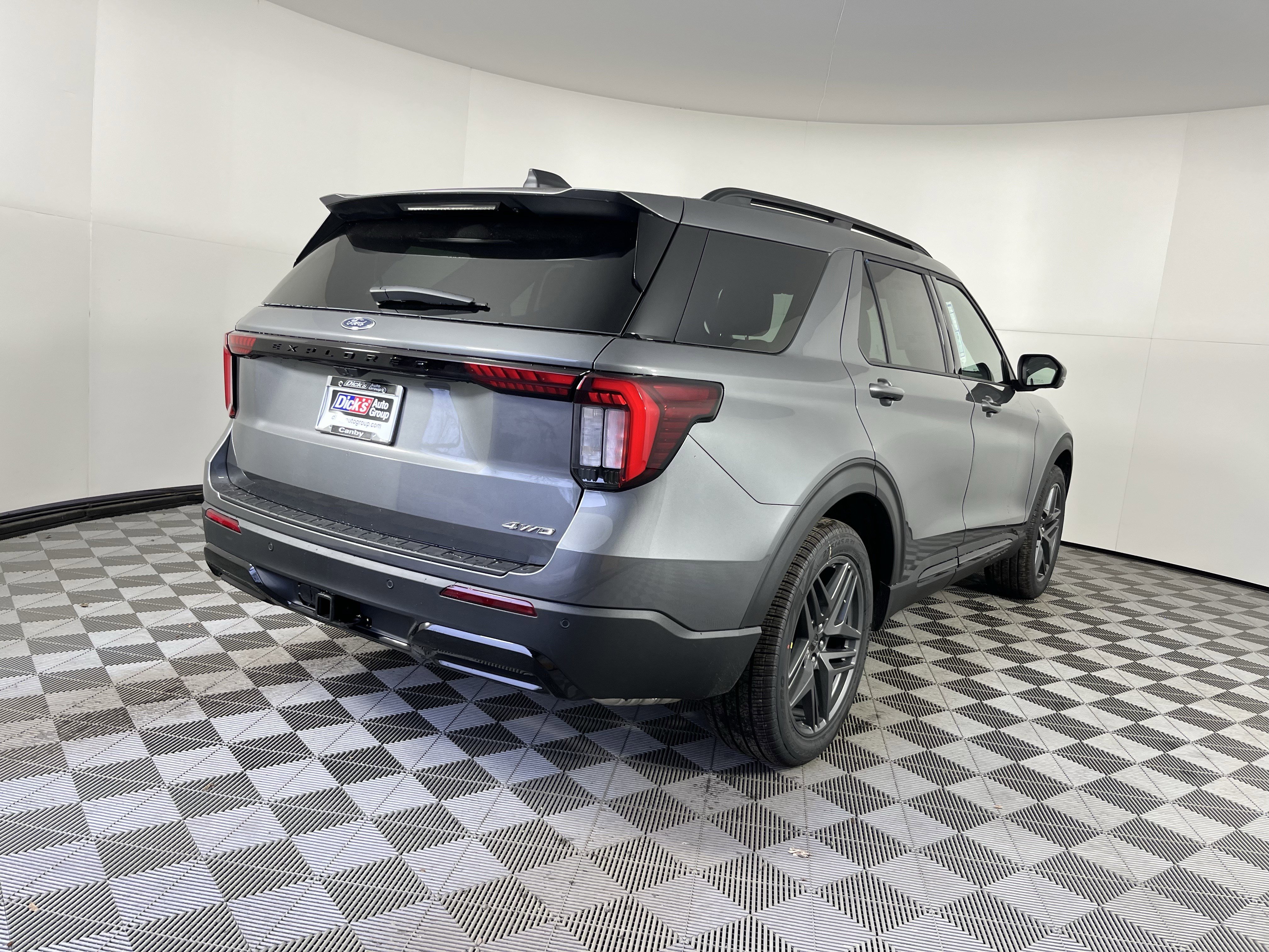 New 2026 Ford Explorer ST-Line w/ ST-Line Street Pack image 5