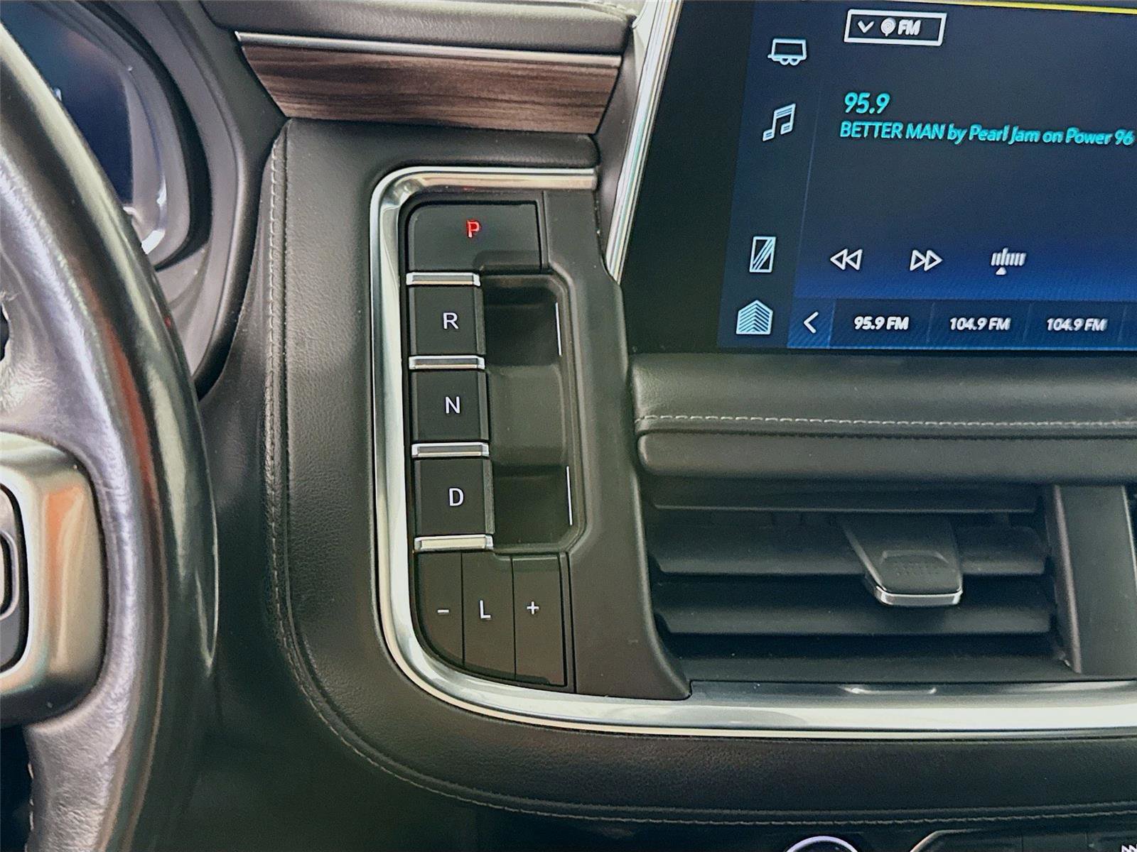 Used 2022 Chevrolet Suburban Z71 w/ Luxury Package image 10