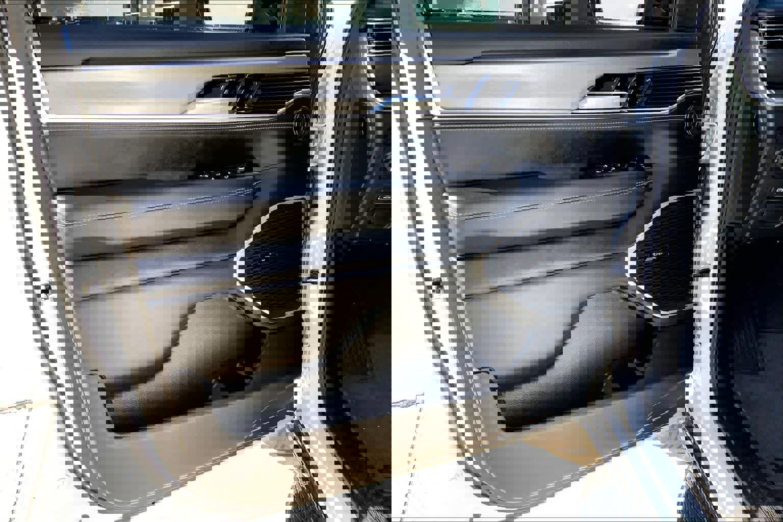 New 2025 Jeep Wagoneer Series II w/ Convenience Group I image 10